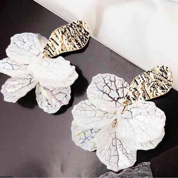 Light Weight White Petal Dangle Stud Earrings - Picture 7 of 9